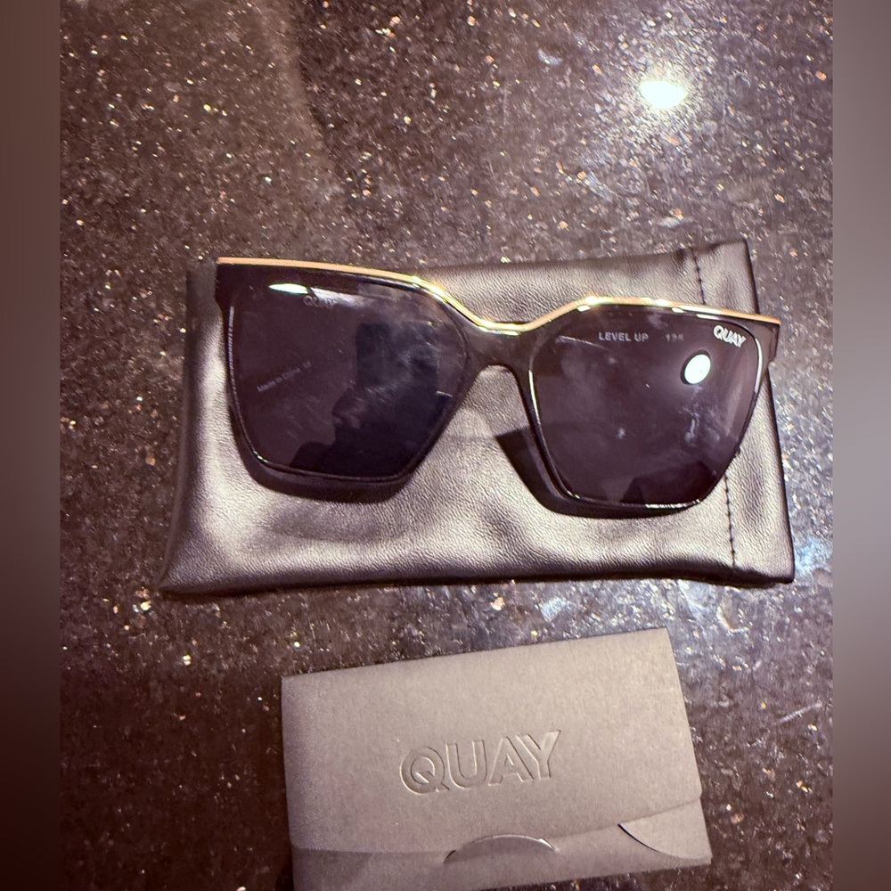 Quay Level Up Polarized Sunglasses
 with Case - Picture 3 of 5